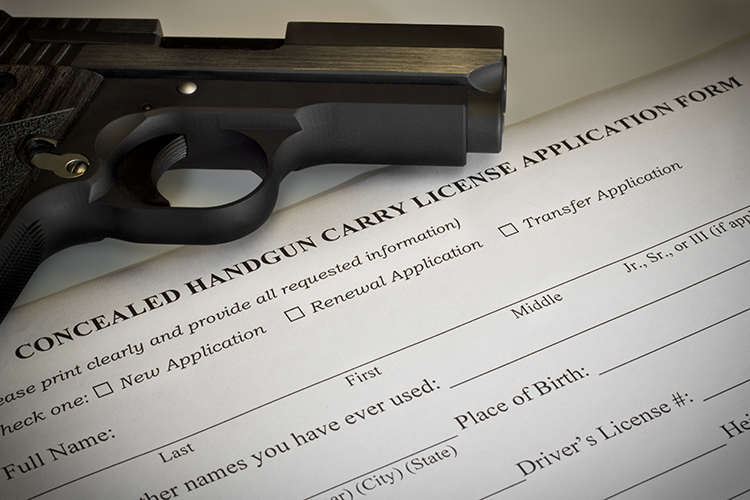 Pistola en negro formulario de solicitud de permiso de porte oculto